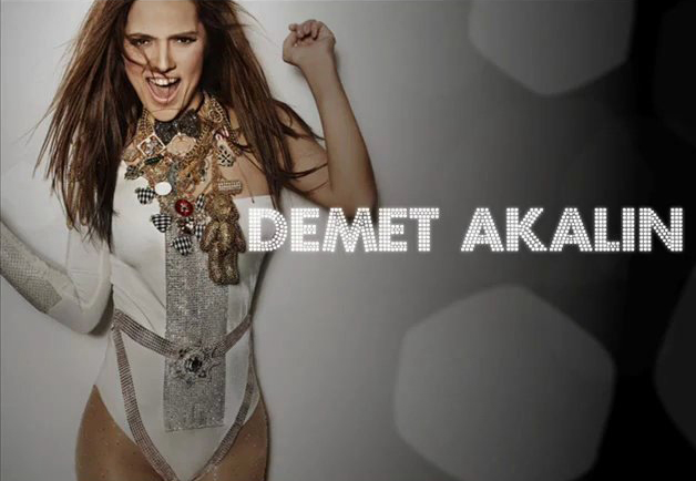 Demet Akalın Olacak Olacak video klibi yayınlandı 10 Demet Akalın Olacak Olacak video klibi yayınlandı