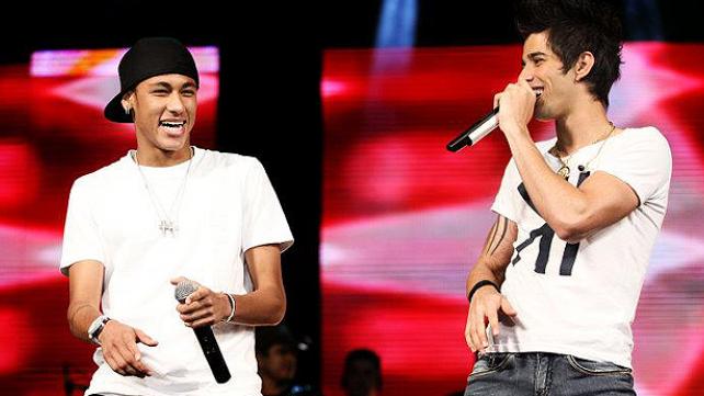 Neymar şarkı söyledi / Gusttavo Lima Neymar düeti (Video)