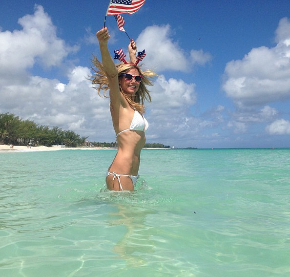 Heidi Klum İnstagram'da fotoğrafını paylaştı! 1 Heidi Klum İnstagram’da fotoğrafını paylaştı!