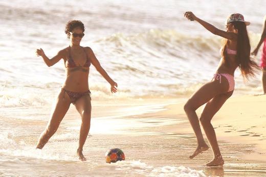 Rihanna'nın Barbados tatili sürüyor 12 Rihanna’nın Barbados tatili sürüyor