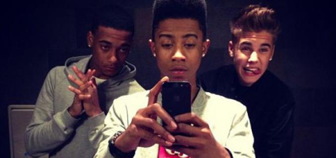 Eşyaları çalındı, arkadaşlarını kovdu!