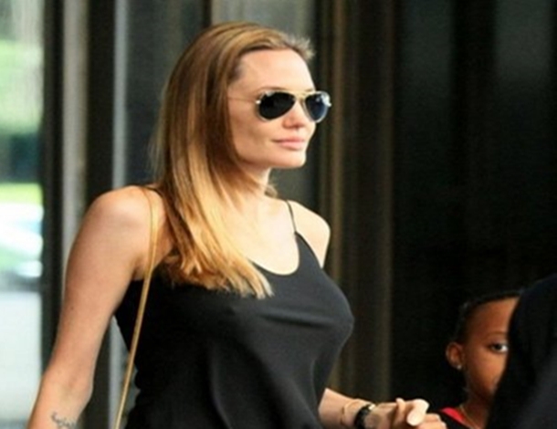 Sütyen modasına o da uydu!