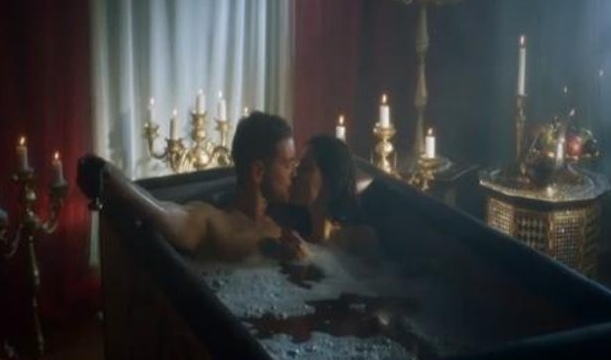 Şehzade Selim ve Nurbanu küvette!