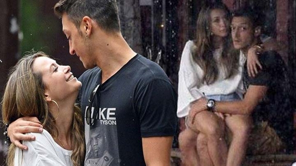 Sevgilisinin adını kramponuna yazdırdı 1 Sevgilisinin adını kramponuna yazdırdı