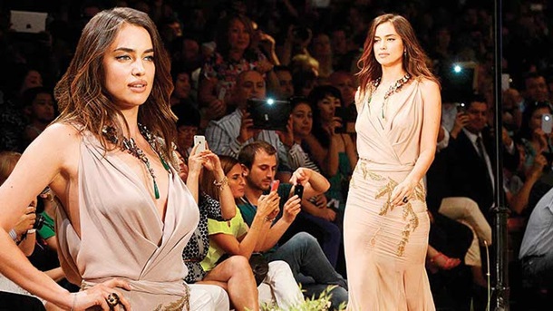 Irina Shayk denize girdi ama…