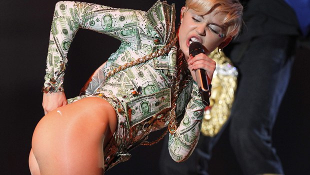 Dominik, Miley Cyrus konserine yasak getirdi!