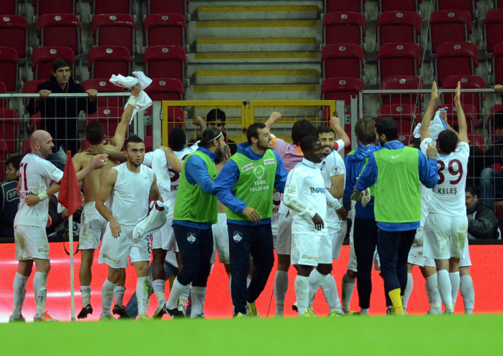 Galatasaray 1461 Trabzon maçı özeti / Pilot takımdan tarihi zafer 10 Galatasaray 1461 Trabzon maçı özeti / Pilot takımdan tarihi zafer