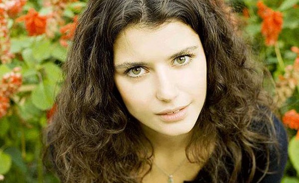 Beren Saat’e altı parmak iddiası