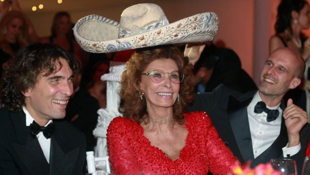 Sophia Loren yeni yaşını Meksika’da kutladı 6 Sophia Loren yeni yaşını Meksika’da kutladı