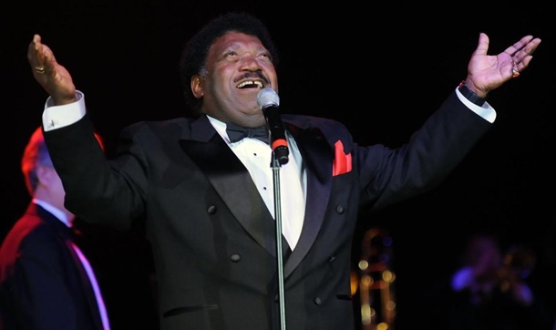 Efsane şarkıcı hayatını kaybetti