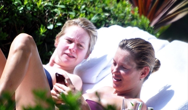 Kate Moss Türkiye dönüşü uçaktan atıldı 1 Kate Moss Türkiye dönüşü uçaktan atıldı