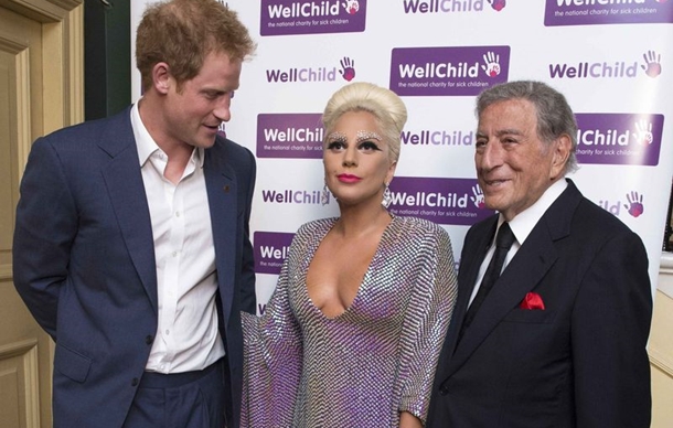 Lady Gaga gören masum İngiltere Prensi