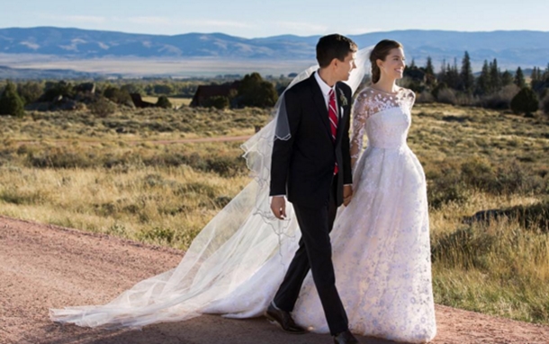 Allison Williams “cennet” gibi dediği balayından döndü