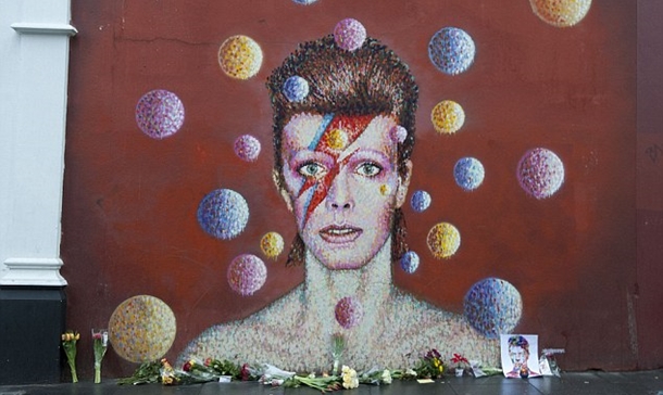 Son isteği yerine getirildi! Efsane müzisyen gizlice yakıldı 4 Son isteği yerine getirildi! Efsane müzisyen gizlice yakıldı