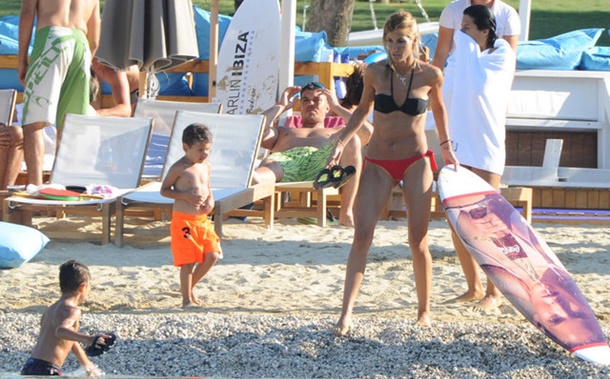 Çağla Şıkel çocuklarıyla tatilde! 1 cagla sıkel bodrum tatil