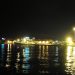 Selanik limanının gece ışıkları ve rıhtım hattı