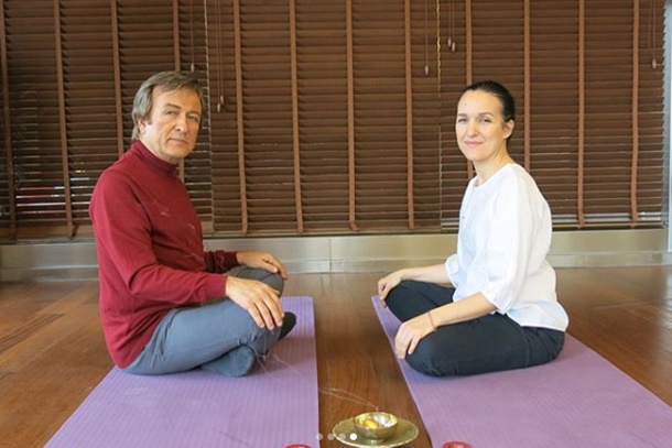 Erol Evgin'den Konser Öncesi Yoga Seansı 7 Erol Evgin'den Konser Öncesi Yoga Seansı