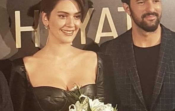 Bergüzar Korel deri elbisesiyle yürek hoplattı