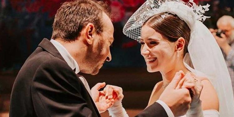 Hazal Kaya hamile mi? 1 Hazal Kaya hamile mi?