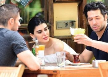 Mert Fırat eşine öyle bir jest yaptı ki…