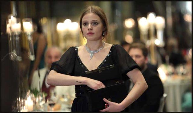 Naz Elmas öğretmen oldu 1 Naz Elmas öğretmen oldu