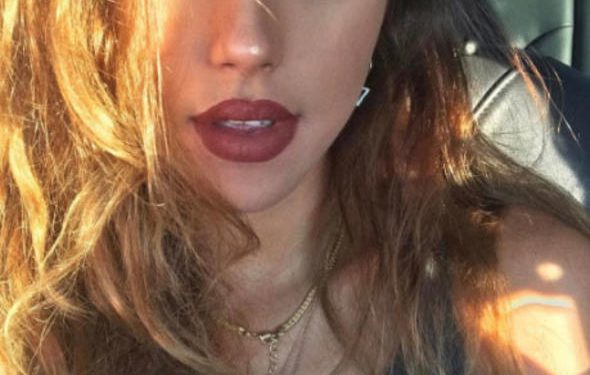 Zeynep Alkan yine çok konuşuldu 1 Zeynep Alkan yine çok konuşuldu