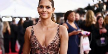 Halle Berry küvette 4 Halle Berry küvette