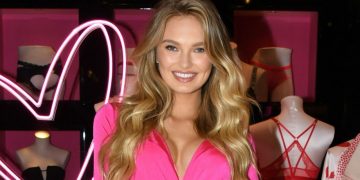 Romee Strijd’den ‘ateşli çömelme’ pozu 3 Romee Strijd’den ‘ateşli çömelme’ pozu