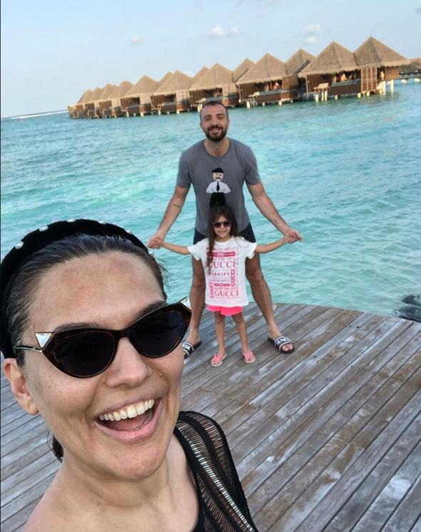 Demet Akalın da Maldivler'de 2 demet akalin maldivler tatili