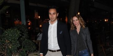 Demet Şener sevgilisiyle sarmaş dolaş