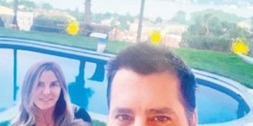 Ünlü mimar Şafak Çak'ın evinin banyosu ağızları açıkta bıaraktı 5 Ünlü mimar Şafak Çak’ın evinin banyosu ağızları açıkta bıaraktı