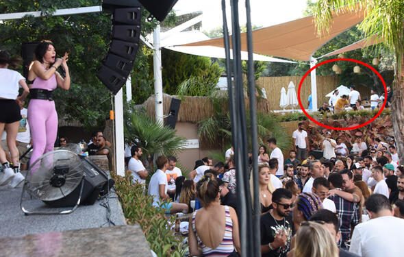 Hande Yener ile Demet Akalın neden yan yana gelmedi 1 Hande Yener ile Demet Akalın neden yan yana gelmedi