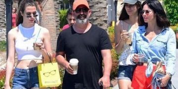 Cem Yılmaz Defne Samyeli tatile devam ediyor