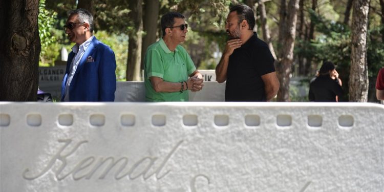 Kemal Sunal aramızdan ayrılalı 19 yıl oldu 1 Kemal Sunal aramızdan ayrılalı 19 yıl oldu