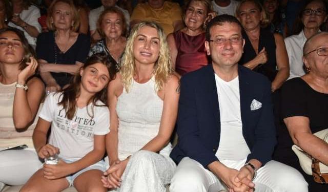 İmamoğlu, Zülfü Livaneli konserinde 1 İmamoğlu, Zülfü Livaneli konserinde