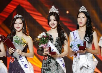 Ortadaki Miss Korea 2019 Kazananı Kim Se Yeon