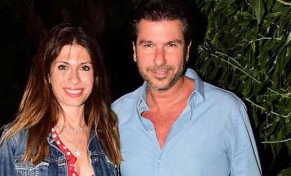 İzzet Antebi Mykonos’ta evliliklerinin 10. yılını kutladı 1 İzzet Antebi Mykonos’ta evliliklerinin 10. yılını kutladı