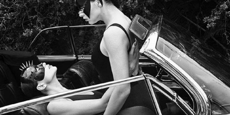 Irina Shayk ve Adriana Lima'dan Vogue İspanya için seksi pozlar 1 Irina Shayk ve Adriana Lima’dan Vogue İspanya için seksi pozlar