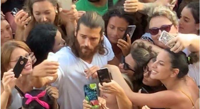 Can Yaman İtalya’da reklam yaptığı iddialarına ne dedi? 1 Can Yaman İtalya’da reklam yaptığı iddialarına ne dedi?