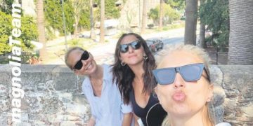 Burcu Esmersoy, Yunanistan tatiliyle ayrılık acısını unuttu