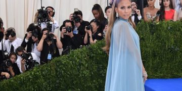 Jennifer Lopez dev kadrosuyla Antalya’ya geldi