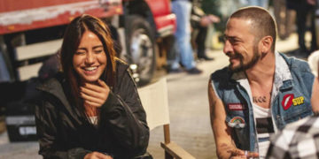 Ahmet Kural'a sevgilisinden set ziyareti 4 Ahmet Kural’a sevgilisinden set ziyareti