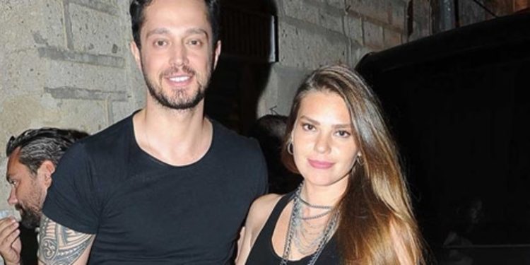 Aslı Enver'in fotoğrafındaki o detay gözden kaçmadı 1 Aslı Enver’in fotoğrafındaki o detay gözden kaçmadı