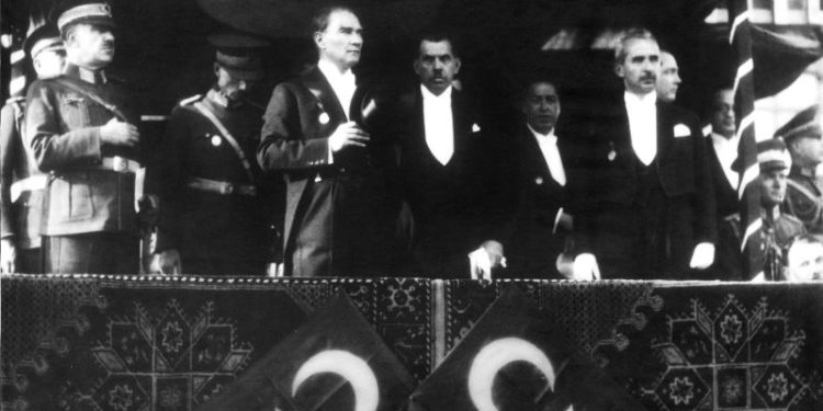 İşte ünlülerin 29 Ekim Cumhuriyet Bayramı paylaşımları 1 İşte ünlülerin 29 Ekim Cumhuriyet Bayramı paylaşımları