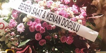 Çiçek detayı! Kenan Doğulu Beren Saat barıştı mı? 6 Çiçek detayı! Kenan Doğulu Beren Saat barıştı mı?