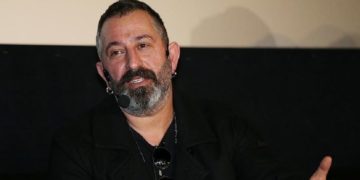 Cem Yılmaz’dan Mehmetçik Vakfı’na destek