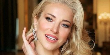 Trump ile Burcu Esmersoy pişti oldu 12 Trump ile Burcu Esmersoy pişti oldu