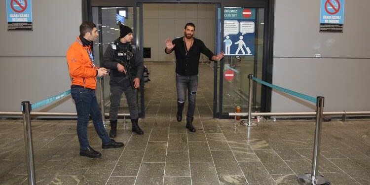 Can Yaman İspaya'dan döndü. İşte ünlü oyuncunun açıklamaları 1 Can Yaman İspaya’dan döndü. İşte ünlü oyuncunun açıklamaları