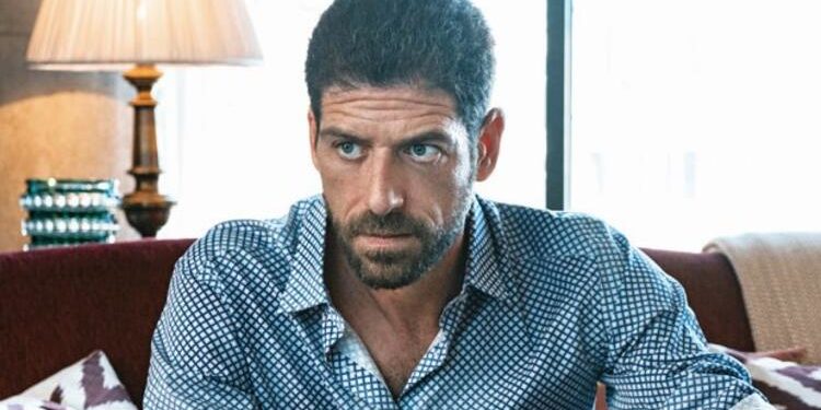 Cemal Hünal karakolluk oldu! Çekiçle ev bastı 1 Cemal Hünal karakolluk oldu! Çekiçle ev bastı