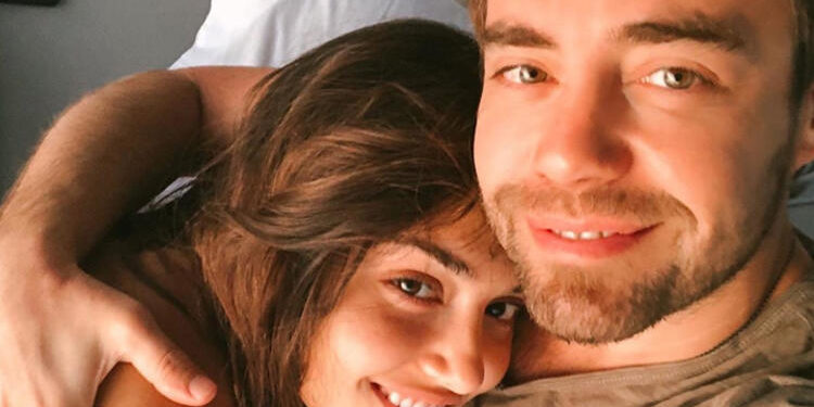 Aşkını işte böyle haykırdı 1 Aşkını işte böyle haykırdı